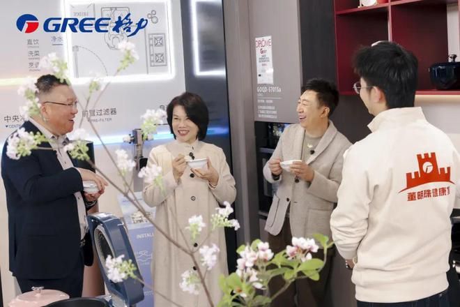 秀身材霍雨浩和雪帝搞偷袭一凯发k8登录王秋儿俯视角度(图2)